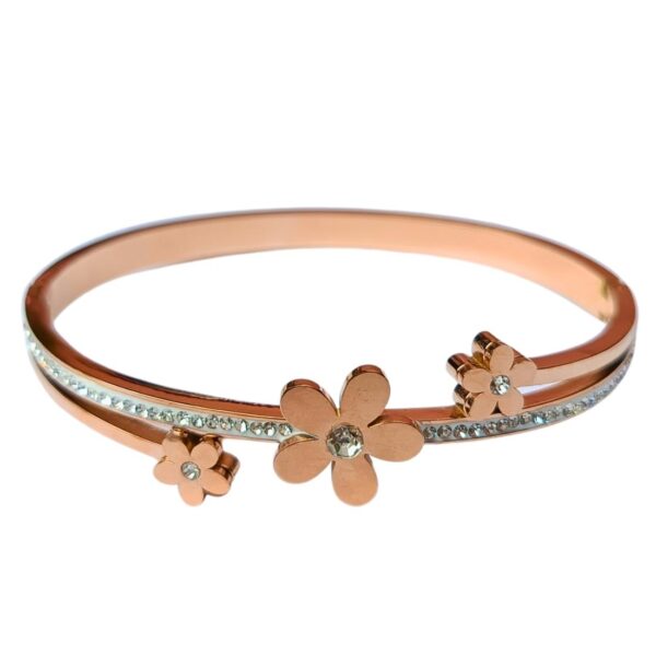Stainless Steel Anti Tarnish Flower Style Gold-plated Bracelet