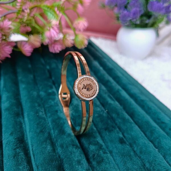 Stainless Steel Anti Tarnish Queen style Gold-plated Bracelet - Image 2