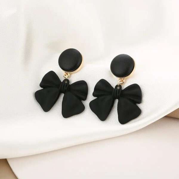Gleaming Grace black Bows earring - Image 2