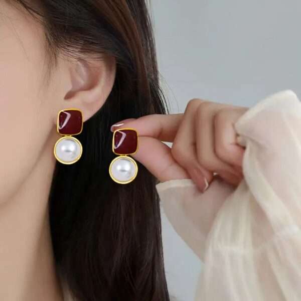 Regal Glow Earrings - Image 3